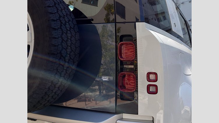 2024 認定中古車 Land Rover Defender 110 フジホワイト D300 AWD（AT） S