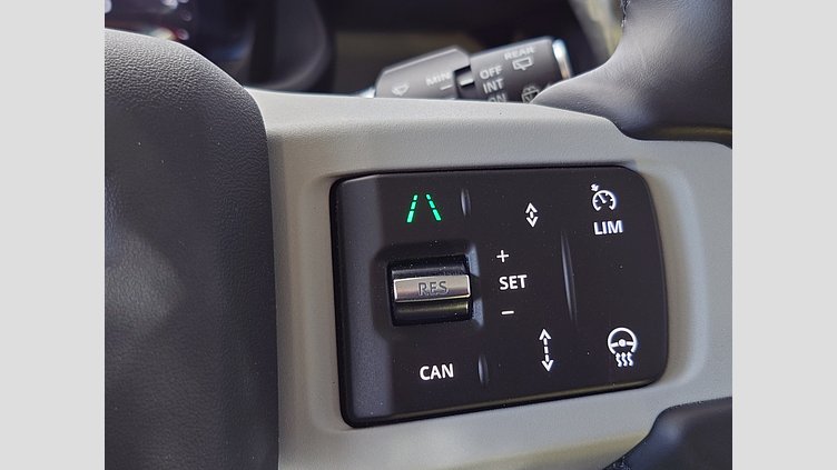 2024 認定中古車 Land Rover Defender 110 フジホワイト D300 AWD（AT） S