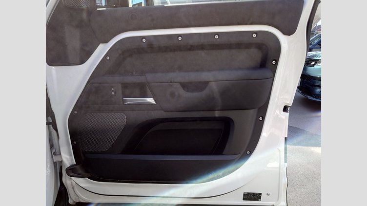 2024 認定中古車 Land Rover Defender 110 フジホワイト D300 AWD（AT） S