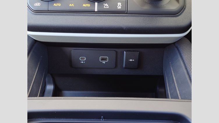 2024 認定中古車 Land Rover Defender 110 フジホワイト D300 AWD（AT） S