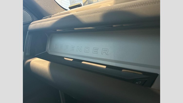 2023 認定中古車 Land Rover Defender 110 フジホワイト D300 AWD（AT） S