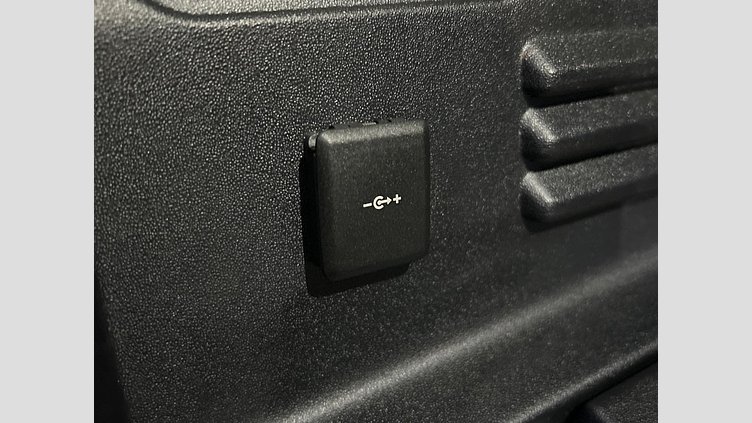 2023 認定中古車 Land Rover Defender 110 フジホワイト D300 AWD（AT） S