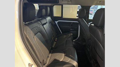 Defender 110 9