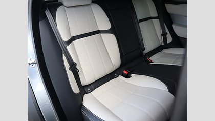 Range Rover Velar 35