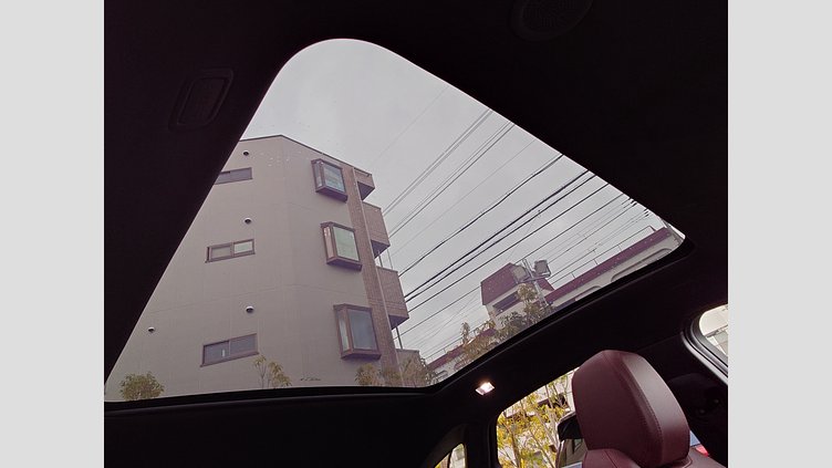 2024 認定中古車 Jaguar E-Pace オストゥーニパールホワイト D200マイルドハイブリッド（ディーゼル） R-DYNAMIC SE