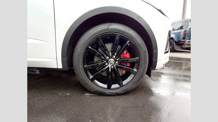 2024 認定中古車 Jaguar E-Pace オストゥーニパールホワイト D200マイルドハイブリッド（ディーゼル） R-DYNAMIC SE