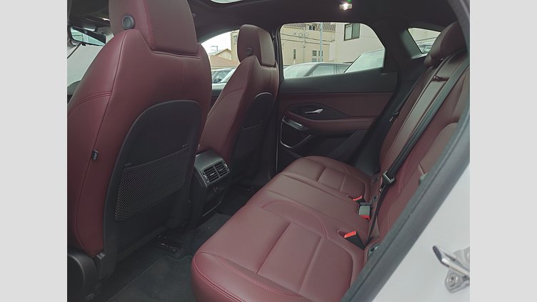 2024 認定中古車 Jaguar E-Pace オストゥーニパールホワイト D200マイルドハイブリッド（ディーゼル） R-DYNAMIC SE