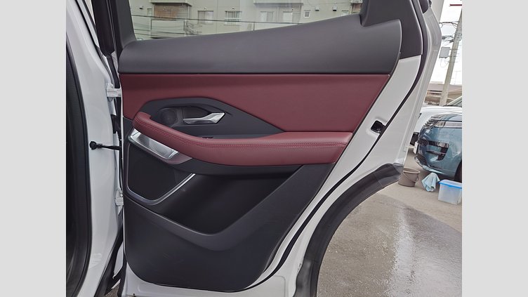 2024 認定中古車 Jaguar E-Pace オストゥーニパールホワイト D200マイルドハイブリッド（ディーゼル） R-DYNAMIC SE