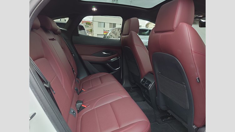 2024 認定中古車 Jaguar E-Pace オストゥーニパールホワイト D200マイルドハイブリッド（ディーゼル） R-DYNAMIC SE