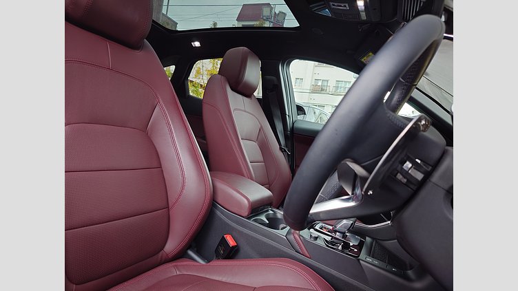 2024 認定中古車 Jaguar E-Pace オストゥーニパールホワイト D200マイルドハイブリッド（ディーゼル） R-DYNAMIC SE