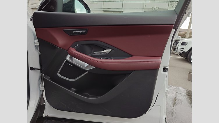 2024 認定中古車 Jaguar E-Pace オストゥーニパールホワイト D200マイルドハイブリッド（ディーゼル） R-DYNAMIC SE