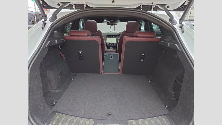 2024 認定中古車 Jaguar E-Pace オストゥーニパールホワイト D200マイルドハイブリッド（ディーゼル） R-DYNAMIC SE