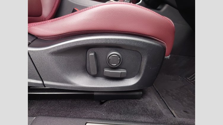 2024 認定中古車 Jaguar E-Pace オストゥーニパールホワイト D200マイルドハイブリッド（ディーゼル） R-DYNAMIC SE