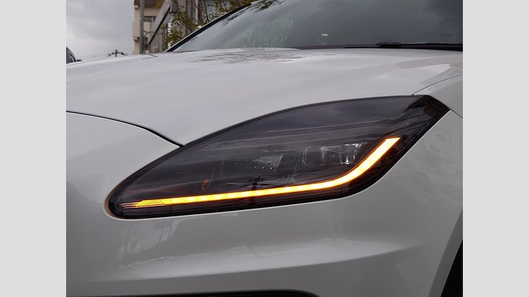 2024 認定中古車 Jaguar E-Pace オストゥーニパールホワイト D200マイルドハイブリッド（ディーゼル） R-DYNAMIC SE