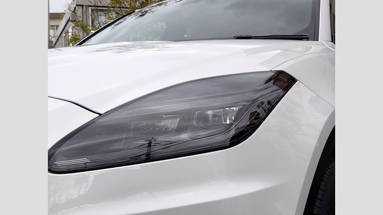 2024 認定中古車 Jaguar E-Pace オストゥーニパールホワイト D200マイルドハイブリッド（ディーゼル） R-DYNAMIC SE