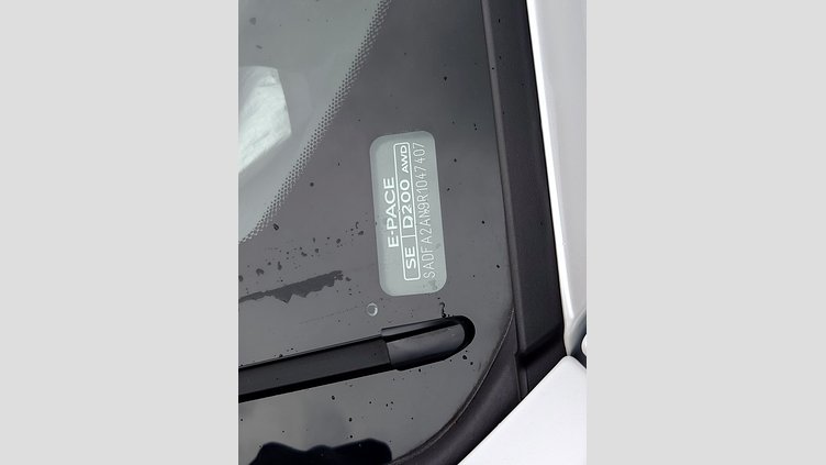 2024 認定中古車 Jaguar E-Pace オストゥーニパールホワイト D200マイルドハイブリッド（ディーゼル） R-DYNAMIC SE