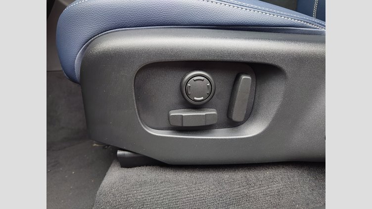 2023 認定中古車 Land Rover Range Rover Velar サントリーニブラック D200 AWD（オートマチック） MHEV R-DYNAMIC S