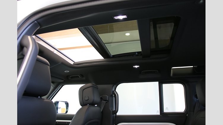 2024 認定中古車 Land Rover Defender 110 フジホワイト D350 ディーゼルマイルドハイブリッド X-Dynamic HSE