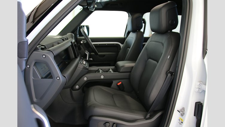 2024 認定中古車 Land Rover Defender 110 フジホワイト D350 ディーゼルマイルドハイブリッド X-Dynamic HSE