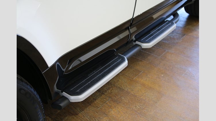 2024 認定中古車 Land Rover Defender 110 フジホワイト D350 ディーゼルマイルドハイブリッド X-Dynamic HSE