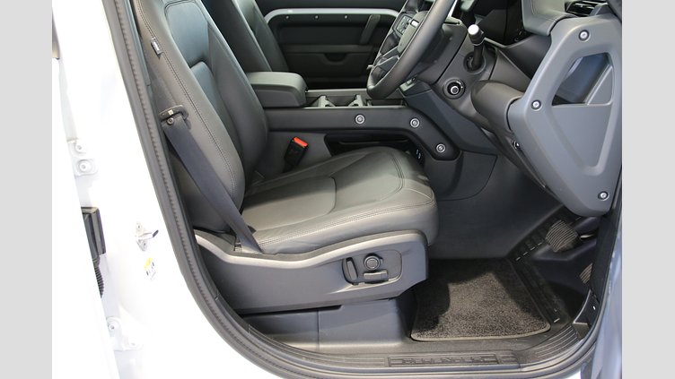 2024 認定中古車 Land Rover Defender 110 フジホワイト D350 ディーゼルマイルドハイブリッド X-Dynamic HSE