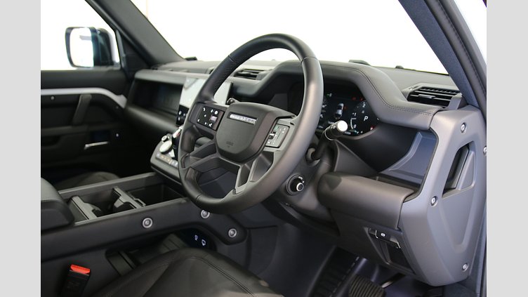 2024 認定中古車 Land Rover Defender 110 フジホワイト D350 ディーゼルマイルドハイブリッド X-Dynamic HSE