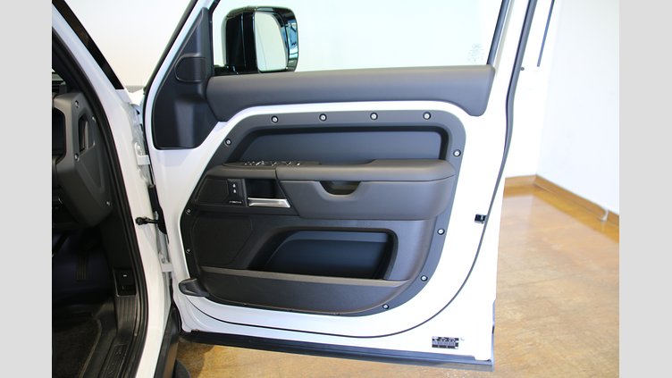 2024 認定中古車 Land Rover Defender 110 フジホワイト D350 ディーゼルマイルドハイブリッド X-Dynamic HSE