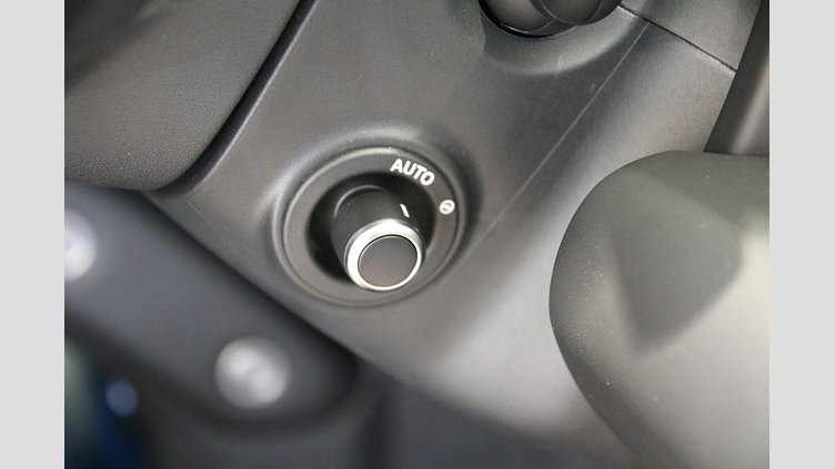 2024 認定中古車 Land Rover Defender 110 フジホワイト D350 ディーゼルマイルドハイブリッド X-Dynamic HSE