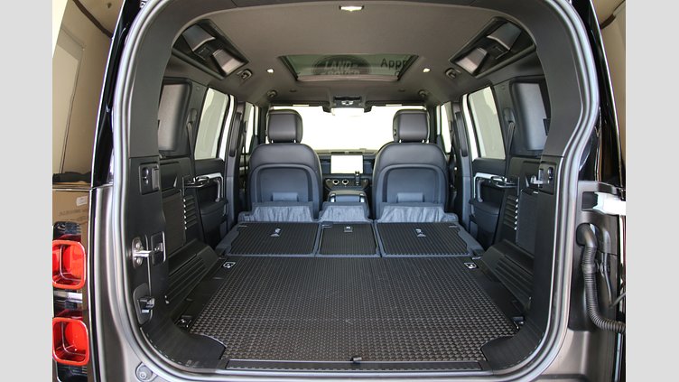 2024 認定中古車 Land Rover Defender 110 フジホワイト D350 ディーゼルマイルドハイブリッド X-Dynamic HSE