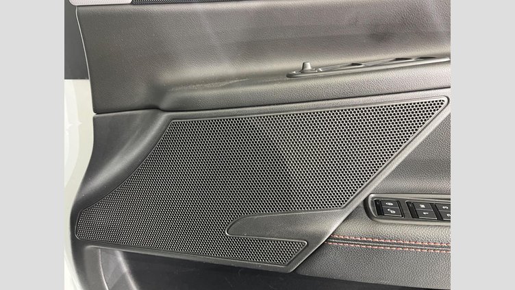 2017 認定中古車 Jaguar XE Yulong White RWD ＸＥ Ｒ－スポーツ