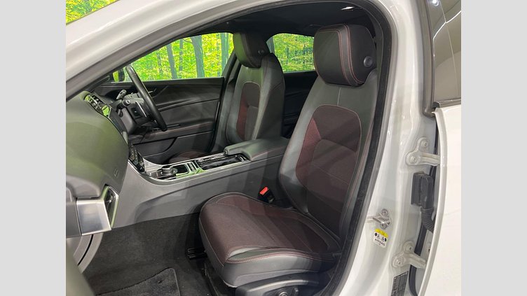 2017 認定中古車 Jaguar XE Yulong White RWD ＸＥ Ｒ－スポーツ