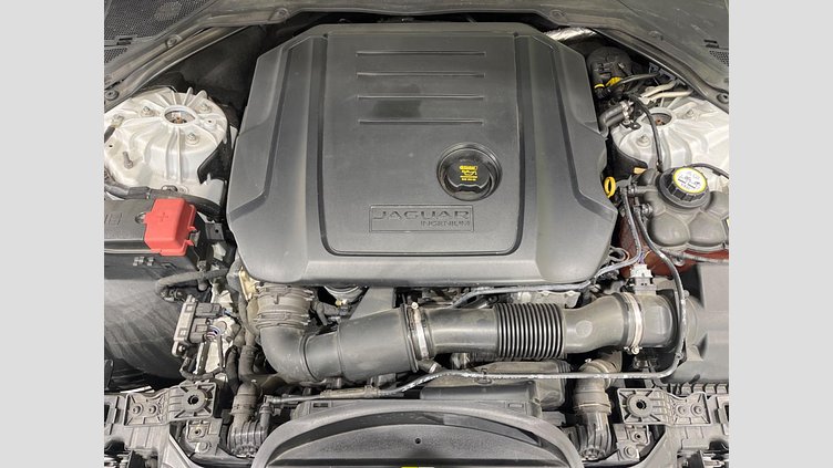 2017 認定中古車 Jaguar XE Yulong White RWD ＸＥ Ｒ－スポーツ