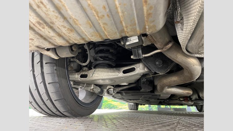 2017 認定中古車 Jaguar XE Yulong White RWD ＸＥ Ｒ－スポーツ