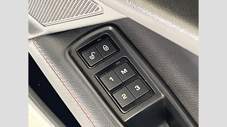 2017 認定中古車 Jaguar XE Yulong White RWD ＸＥ Ｒ－スポーツ