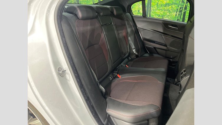 2017 認定中古車 Jaguar XE Yulong White RWD ＸＥ Ｒ－スポーツ