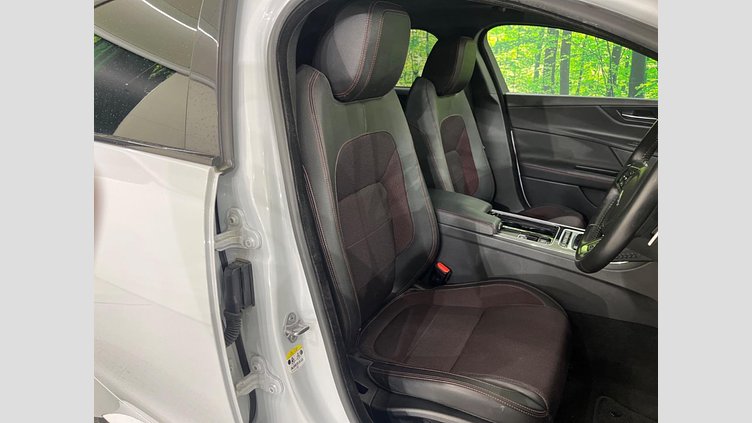 2017 認定中古車 Jaguar XE Yulong White RWD ＸＥ Ｒ－スポーツ