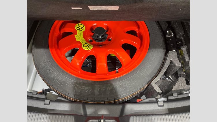 2017 認定中古車 Jaguar XE Yulong White RWD ＸＥ Ｒ－スポーツ