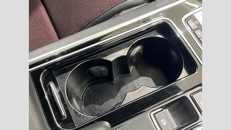 2017 認定中古車 Jaguar XE Yulong White RWD ＸＥ Ｒ－スポーツ