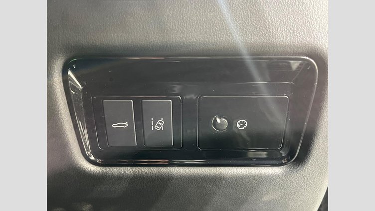 2017 認定中古車 Jaguar XE Yulong White RWD ＸＥ Ｒ－スポーツ