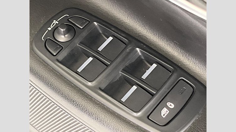 2017 認定中古車 Jaguar XE Yulong White RWD ＸＥ Ｒ－スポーツ