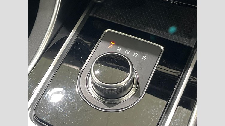 2017 認定中古車 Jaguar XE Yulong White RWD ＸＥ Ｒ－スポーツ