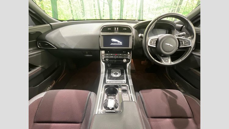 2017 認定中古車 Jaguar XE Yulong White RWD ＸＥ Ｒ－スポーツ