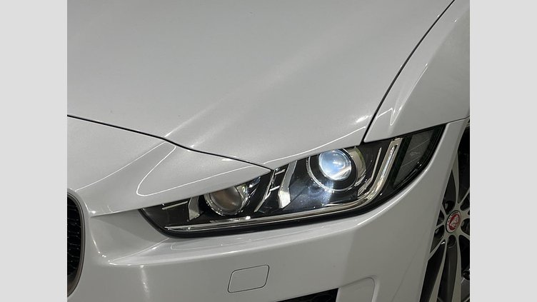 2017 認定中古車 Jaguar XE Yulong White RWD ＸＥ Ｒ－スポーツ