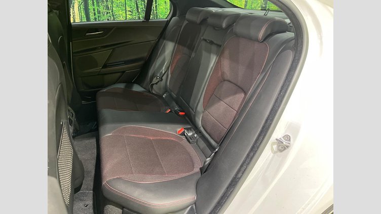 2017 認定中古車 Jaguar XE Yulong White RWD ＸＥ Ｒ－スポーツ