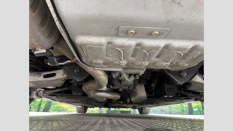 2017 認定中古車 Jaguar XE Yulong White RWD ＸＥ Ｒ－スポーツ