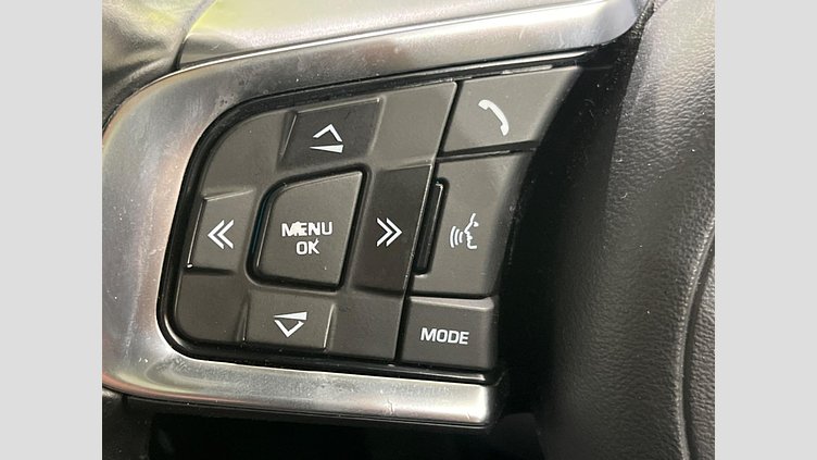 2017 認定中古車 Jaguar XE Yulong White RWD ＸＥ Ｒ－スポーツ