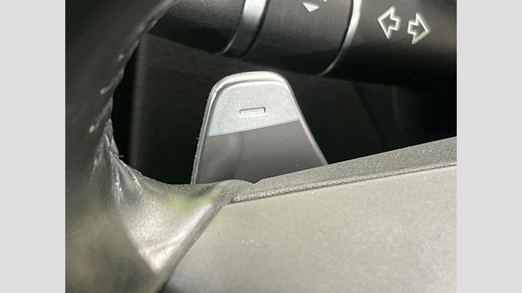 2017 認定中古車 Jaguar XE Yulong White RWD ＸＥ Ｒ－スポーツ