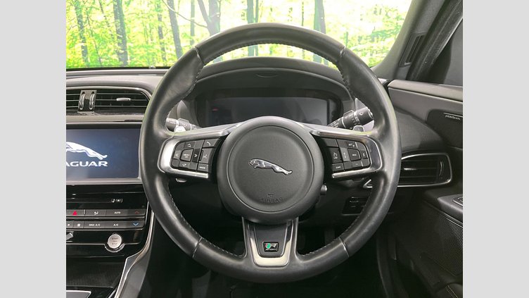 2017 認定中古車 Jaguar XE Yulong White RWD ＸＥ Ｒ－スポーツ