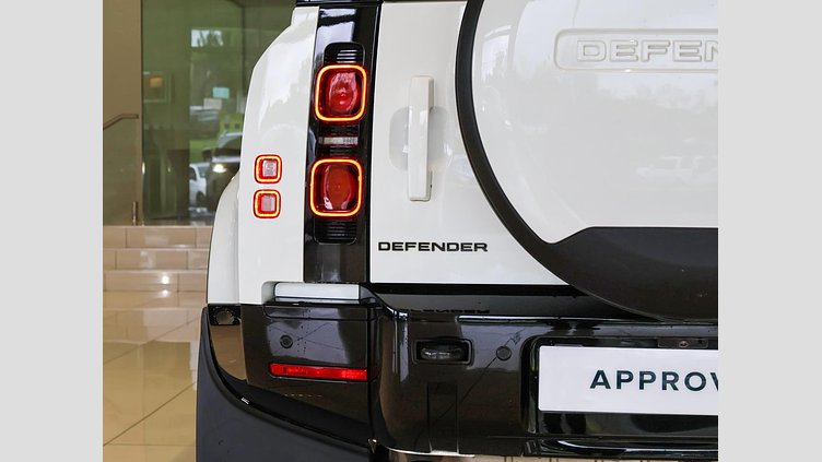 2024 Approved Land Rover Defender 110 Fuji White D300 D300 X-Dynamic HSE