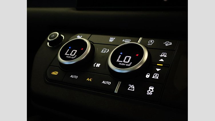 2024 Approved Land Rover Defender 110 Fuji White D300 D300 X-Dynamic HSE